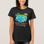 Heart Shaped Earth Day Everyday Bees World Environ Tシャツ (正面)