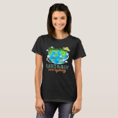 Heart Shaped Earth Day Everyday Bees World Environ Tシャツ (正面フル)