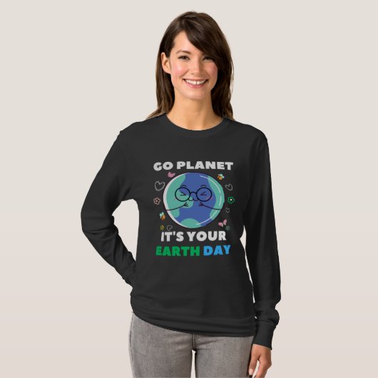 Heart Shaped Earth Day Everyday Bees World Environ Tシャツ (正面フル)