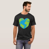 Heart shaped world earth globe world map tシャツ (正面フル)