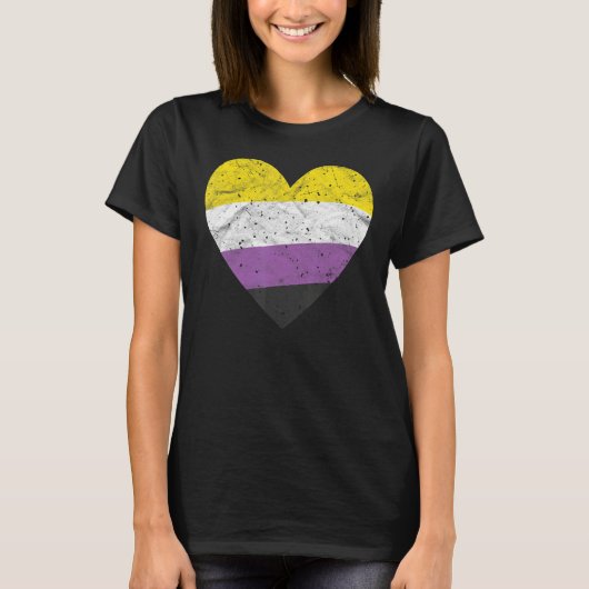 Heart with Non Binary Flag Nonbinary Pride Month Tシャツ (正面)