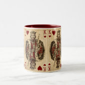 Heartsヴィンテージ王のトランプのコラージュ ツートーンマグカップ (中央)