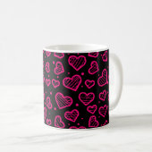 Hearts Seamless Pattern on Black Background コーヒーマグカップ (正面右)