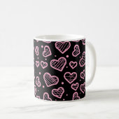 Hearts Seamless Pattern on Black Background コーヒーマグカップ (正面右)