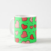 Hearts Seamless Pattern on Green Background  コーヒーマグカップ (正面左)