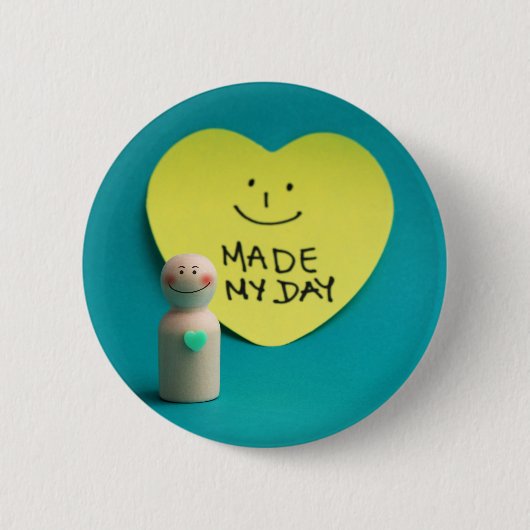 Hecho el día 缶バッジ (正面)