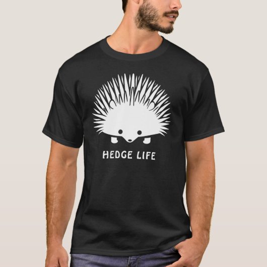 Hedge Life – Woodland Hedgehog Design Tシャツ (正面)