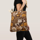 Hedgehog Brown Floral William Morris Inspired トートバッグ (クローズアップ)
