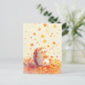 Hedgehog Holding Yellow Autumn Maple Leaf ポストカード (スタンド正面)