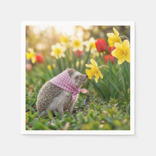 Hedgehog Sniffing a Yellow Daffodil スタンダードカクテルナプキン (正面)