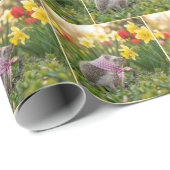 Hedgehog Sniffing a Yellow Daffodil ラッピングペーパー (ロールコーナー)