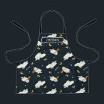 Hedwig Nighttime Moonlight Pattern エプロン<br><div class="desc">Add a touch of whimsical wizarding charm with this adorable Hedwig the snowy owl pattern design. Featuring repeating illustrations of Hedwig soaring beneath crescent moons and twinkling stars, this playful all-over print captures the magic of nighttime deliveries from the Owl Post. Some Hedwigs are bundled up in cozy Gryffindor house-colored...</div>