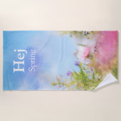 Hej Spring, natural wildflowers under a blue sky ビーチタオル (正面)