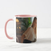 Helena Chevalier：スタジオで夢をスケッチ マグカップ (左)