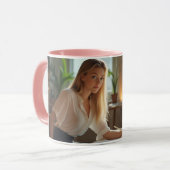 Helena Chevalier：スタジオで夢をスケッチ マグカップ (正面左)