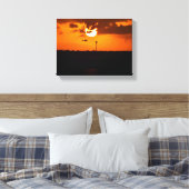 Helicopter flying at sunset キャンバスプリント (インサイチュ (寝室))