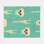 Hell party seamless pattern. Human skulls as goble フリースブランケット (正面(横))
