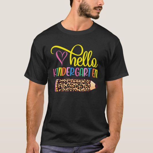Hello幼稚園ヒョウピンク鉛筆First Day O Tシャツ (正面)