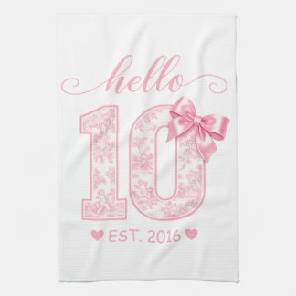 Hello 10 バースデー | ピンクのHello 10 カスタムイヤー キッチンタオル