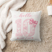 Hello 10 バースデー | ピンクのHello 10 カスタムイヤー クッション (ブランケット)