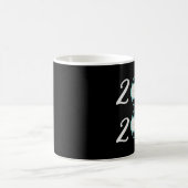 Hello 2021 Good 2020 – やっと終わった コーヒーマグカップ (中央)