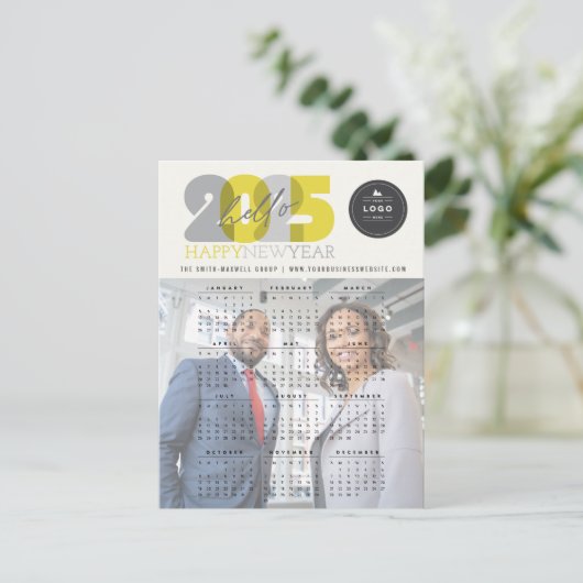 Hello 2025カレンダーはっきりしたタイポグラフィ新年写真 シーズンポストカード (スタンド正面)