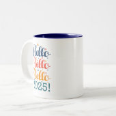 Hello 2025 ツートーンマグカップ (正面左)