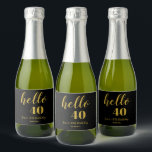 Hello 40th Birthday Black & エレガント金ゴールドパーティー スパークリングワインラベル<br><div class="desc">こんにちは40thバースデーエレガントタブラックと金ゴールドパーティーミニワカスタムインボトルラきらめくベル。</div>