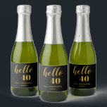 Hello 40th Birthday Black & エレガント金ゴールドパーティー スパークリングワインラベル<br><div class="desc">こんにちは40thバースデーエレガントタブラックと金ゴールドパーティーミニワカスタムインボトルラきらめくベル。</div>