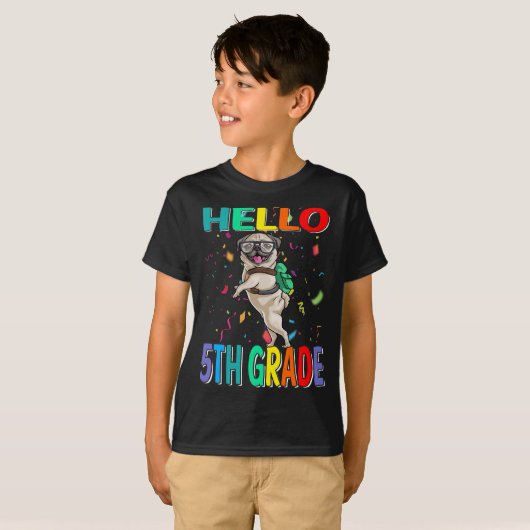 Hello 5年生のPug Dog Tシャツ (正面フル)