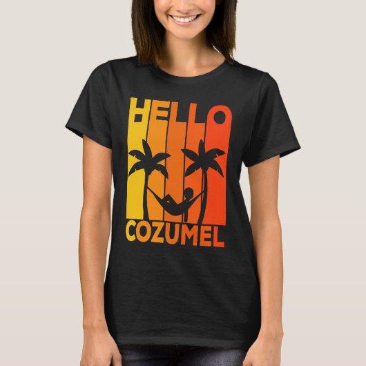 Hello Cozumel Island Vacation Sunset Tシャツ (正面)