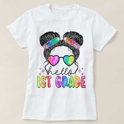Hello First Grade Teacher Coquette Pencil Bow Tシャツ (デザイン正面)