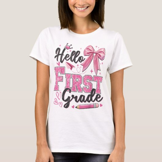 Hello First Grade Teacher Coquette Pencil Bow Tシャツ (正面)