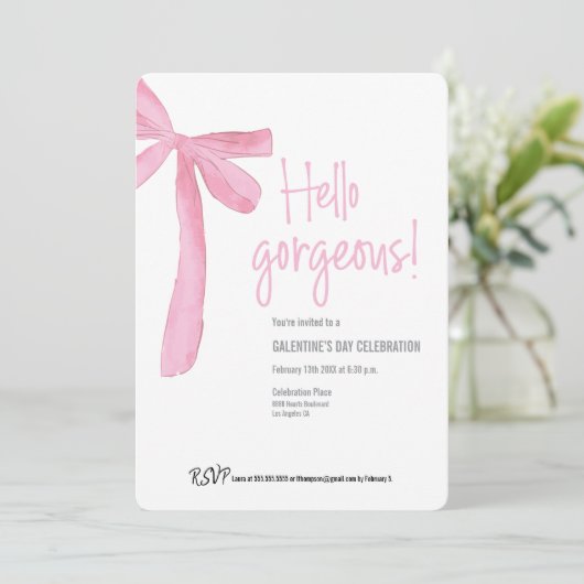Hello Gorgeous Galentine's Day Pink Ribbon Bow 招待状 (スタンド正面)