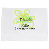 Hello I am new here name yellow green flower kids ラージペーパーバッグ (裏面)