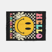 Hello Kindergarten Byck To School Groovy Teacher S フリースブランケット (正面(横))