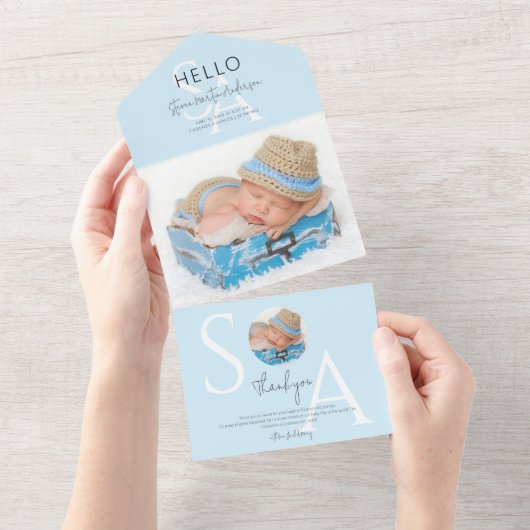 Hello Monogram Photo Boy Birth Announcement オールインワン招待状 (貼ってはがせる)