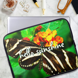 Hello Sunshine スクリプト 黒 白 ストライプ 蝶々 ラップトップスリーブ