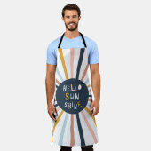 Hello Sunshine：子供カラフルっぽいタイポグラフィ エプロン (着用した状態)