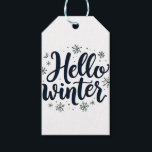 Hello Winter Christmas Snowflake Winter Season ギフトタグ<br><div class="desc">Hello winter，冬のタイポグラフィ，雪片デザイン，冬の恋人，冬の季節，冬の挨拶，居心地の良い冬，フェスティバルの雪片，クリスマスのデザイン，冬の精神</div>