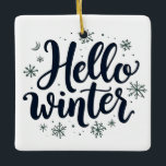 Hello Winter Christmas Snowflake Winter Season セラミックオーナメント<br><div class="desc">Hello winter，冬のタイポグラフィ，雪片デザイン，冬の恋人，冬の季節，冬の挨拶，居心地の良い冬，フェスティバルの雪片，クリスマスのデザイン，冬の精神</div>