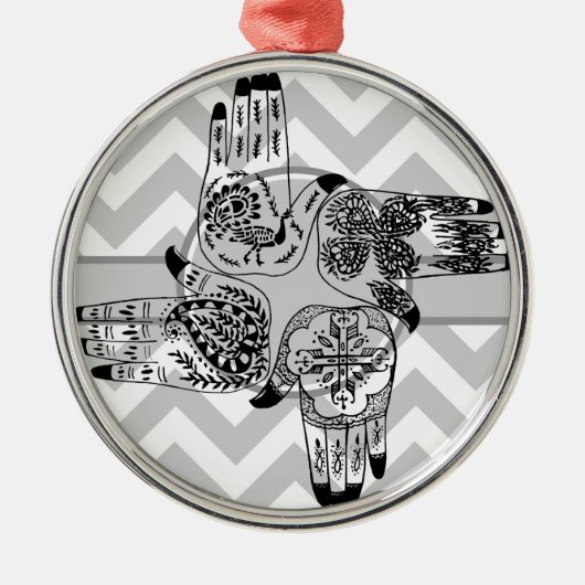 Hennaは4正方形のペイズリーの入れ墨のヴィンテージを渡します メタルオーナメント (正面)