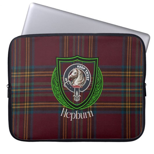 Hepburn Scottish Clan Tartan and Crest ラップトップスリーブ (正面)