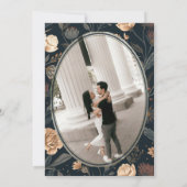 Her Next Chapter Dark Floral Bridal Shower 招待状 (裏面)