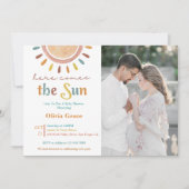 Here 来 The Sun Baby Shower Photo 招待状 (正面)