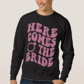 Here Comes Bride Groovy Groom Engaged Mrs Bachelor スウェットシャツ (正面)