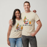 Here Comes The Big Guy Santa Claus Christmas Tシャツ<br><div class="desc">Christmas design features a Santa Claus standing in front of a Christmas tree holding his sack of toys and surrounded by Christmas gifts for all the boys and girls. Below the Santa Claus Christmas design is text that says Here comes the big guy! but this can be changed by you....</div>