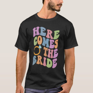 Here Comes The Bride Bachelorette Party のトレンディなウェデ Tシャツ