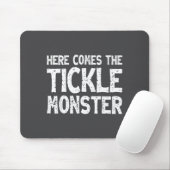 Here Comes The Tickle Monster Funny Tickling Laugh マウスパッド (マウス)