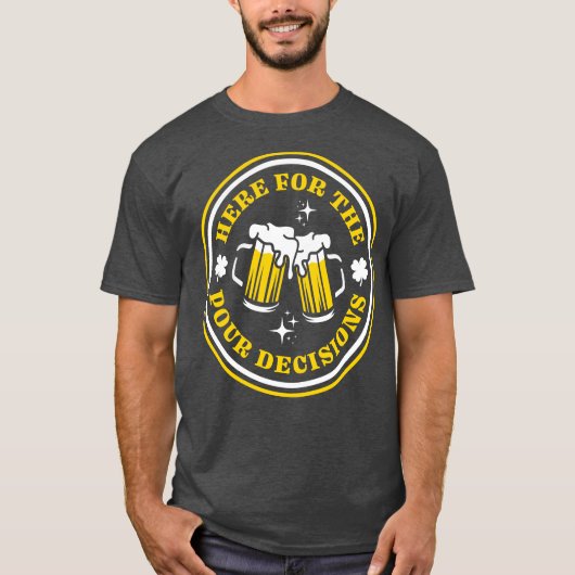 Here For The Pour Decisions Funny St Patricks Day Tシャツ (正面)
